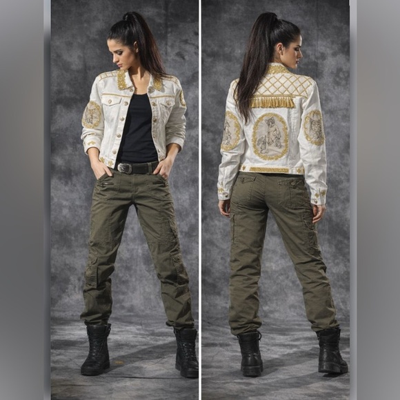 Baroque style White Jacket with Gold Embroidery - Picture 4 of 15